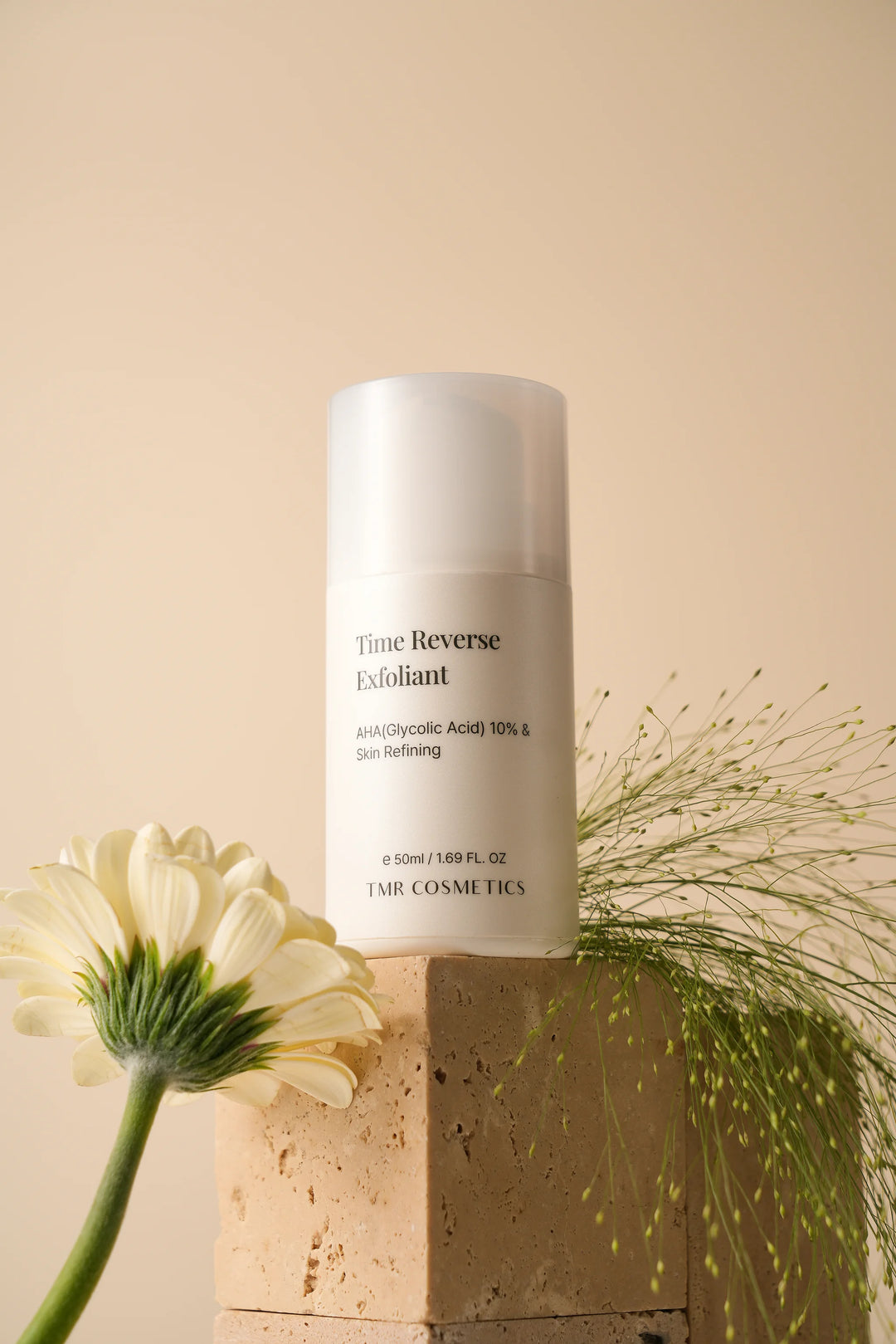 Gentle AHA BHA exfoliant formula featuring soothing egg oil and rice bran extract to protect the skin barrier during chemical exfoliation.