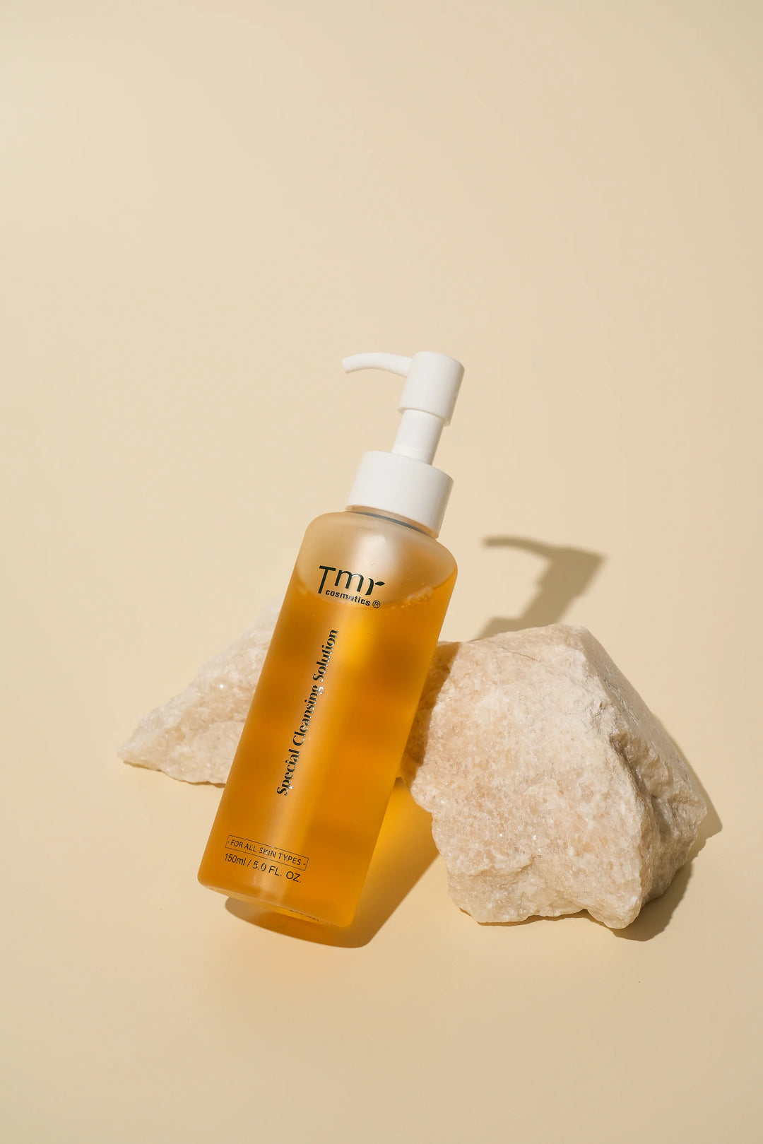 Dermatologist-tested and hypoallergenic low pH cleanser that matches the skin's natural acidity, leaving a breakout-prone complexion feeling clean and comfortably balanced.