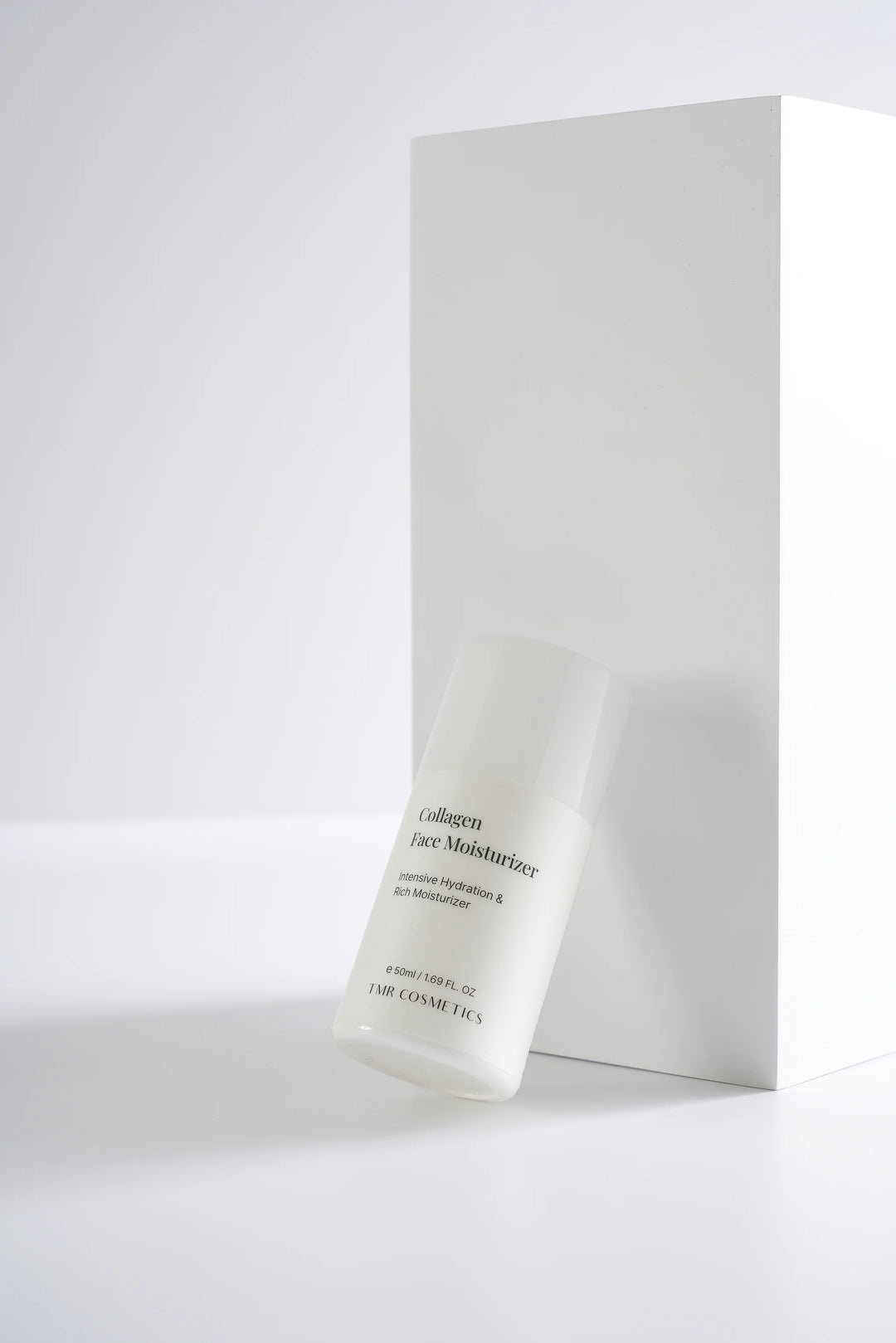 Daily collagen moisturizer providing long-lasting hydration and a smooth, perfectly prepped base for morning makeup or SPF application.